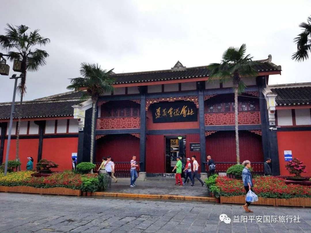 貴州黃果樹大瀑布、梵凈山、西江千戶苗寨、荔波大小七孔、鎮遠古城遵義會議會址、息烽集中營汽車七日游 貴州黃果樹大瀑布、梵凈山、西江千戶苗寨、荔波大小七孔、鎮遠古城遵義會議會址、息烽集中營汽車七日游