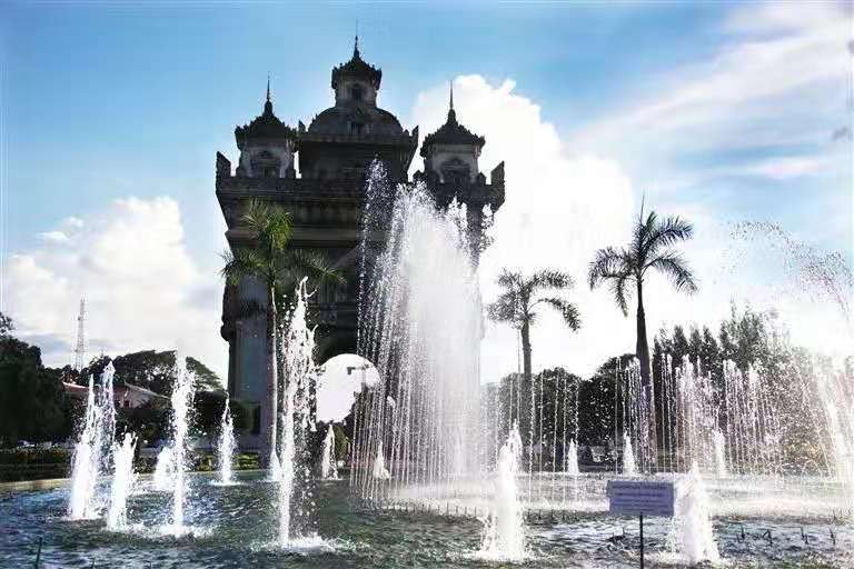 老撾?萬象、萬榮、瑯勃拉邦雙飛六日游